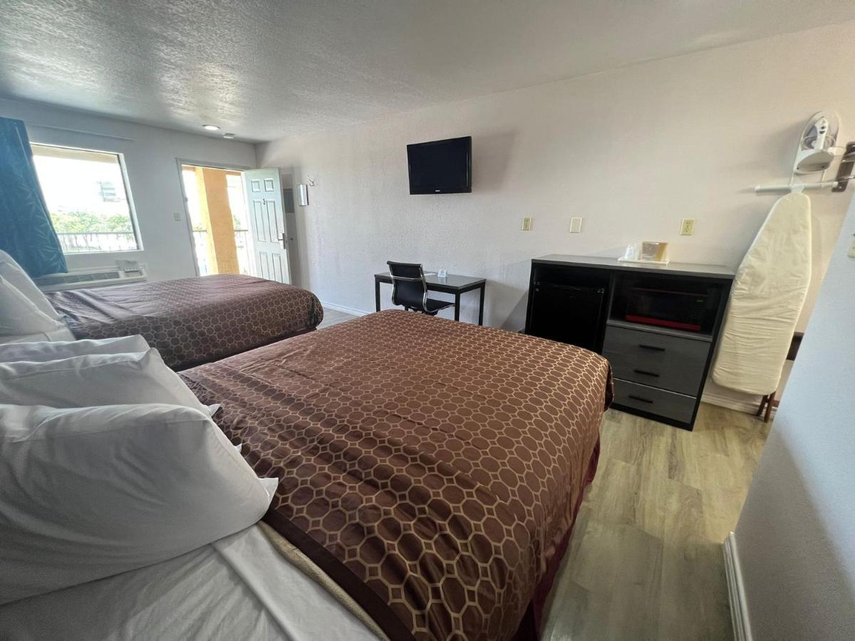 Country Hill Inn & Suite Eagle Pass Eksteriør bilde